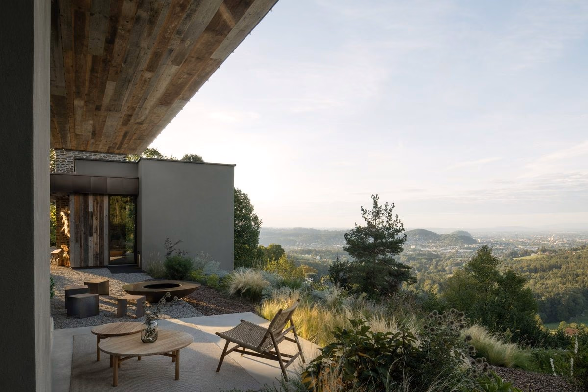 Forest House: nach drei Jahren am Hang.